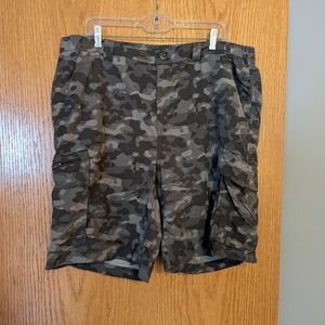 Columbia omni-shield camo shorts